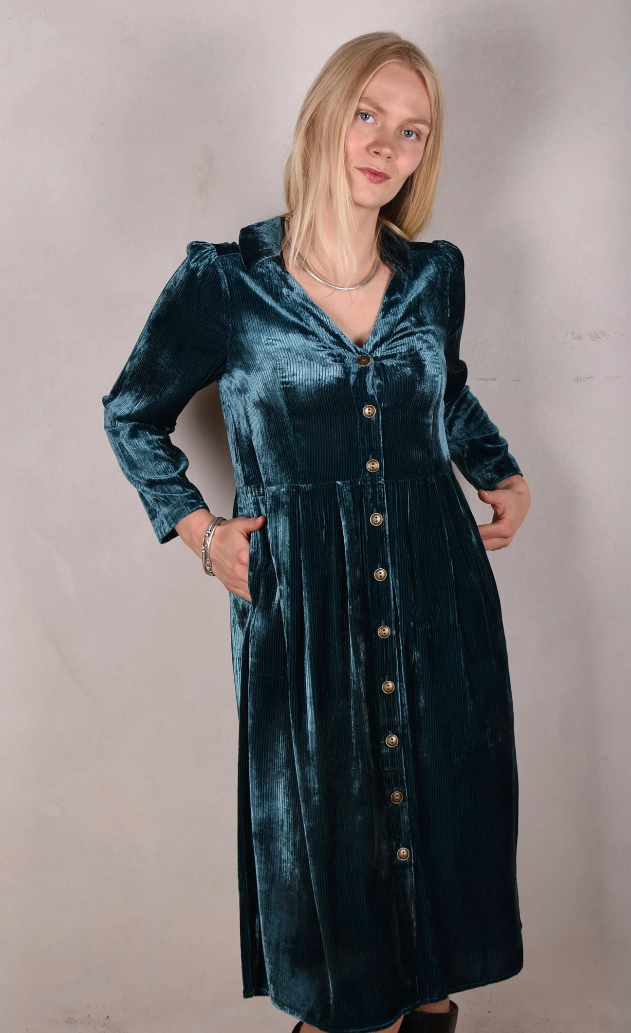 Tone Barker Hen-stretch Dress