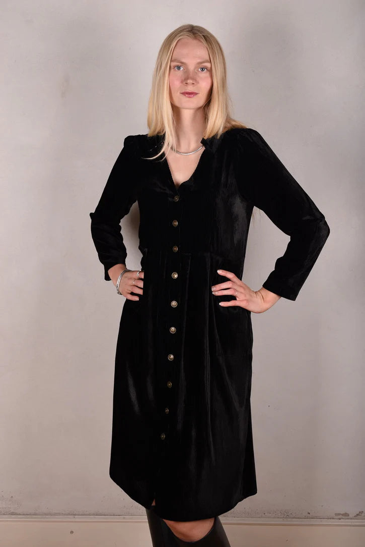 Tone Barker Hen-stretch Dress