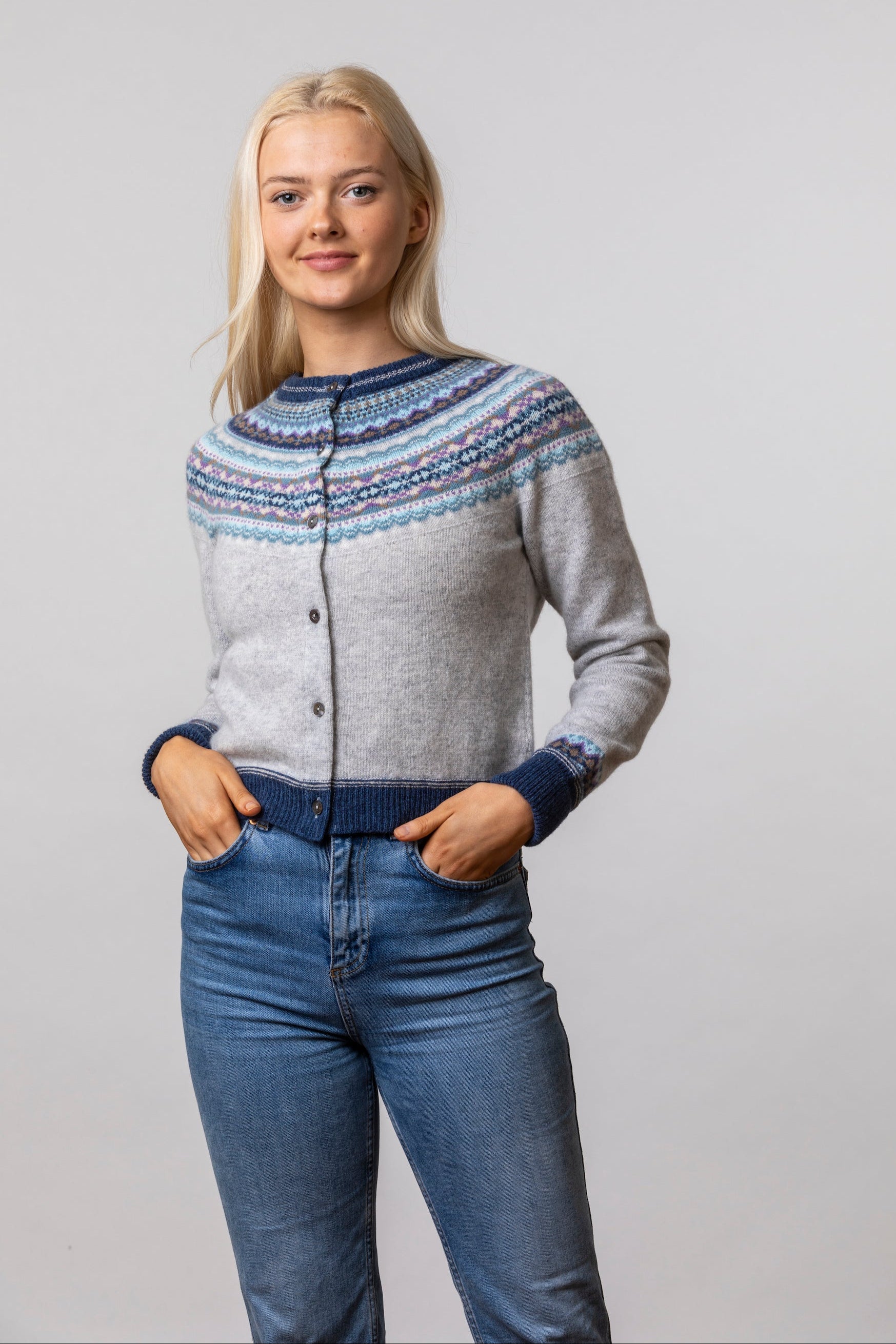 Eribé Alpine Short Cardigan Arctic #farve_arctic