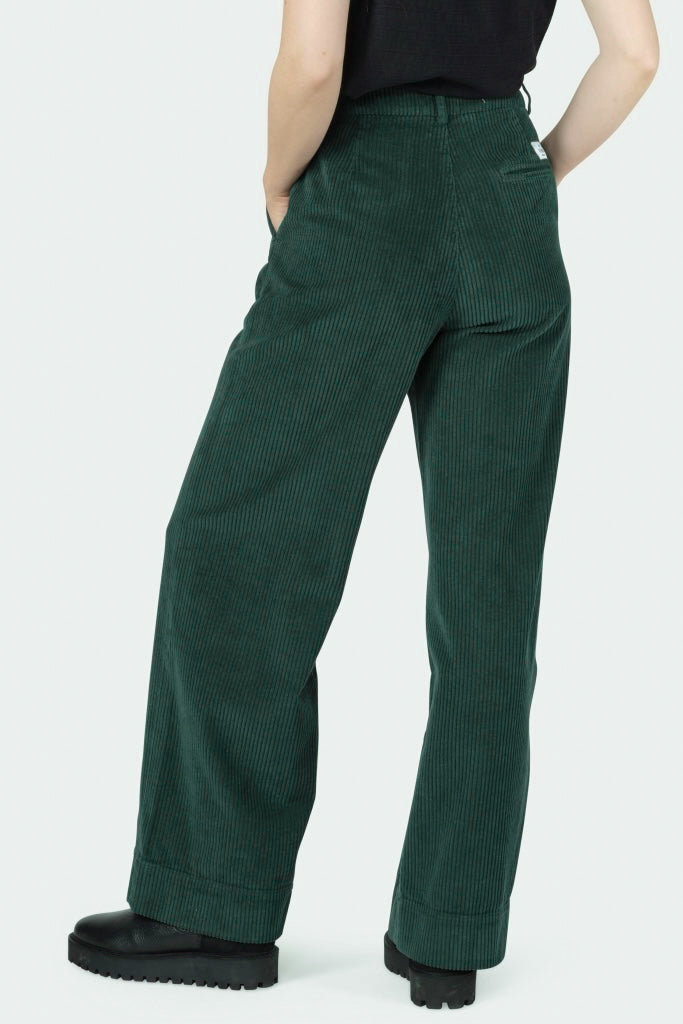 Klitmøller Lydia Jumbo Corduroy Pant #farve_moss-green