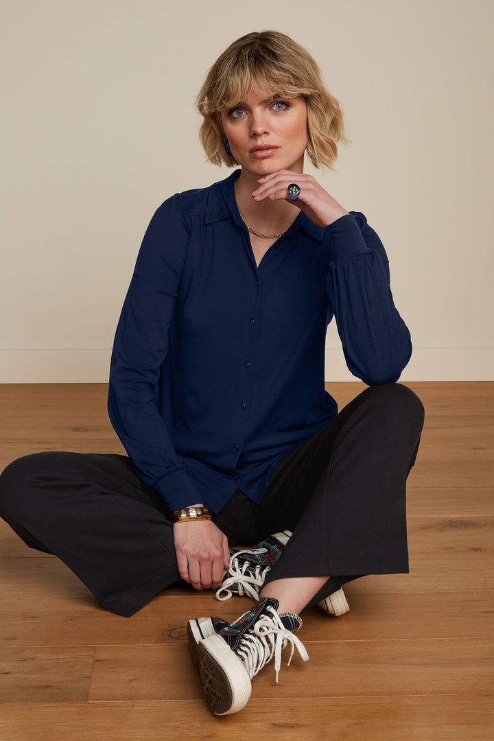 King Louie Carina Blouse Ecovero Evening Blue #farve_evening-blue