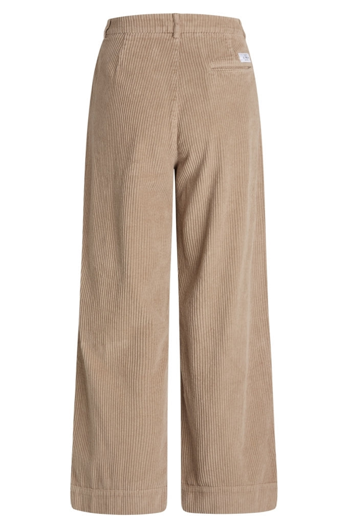 Klitmøller Lydia Jumbo Corduroy Pant #farve_sand
