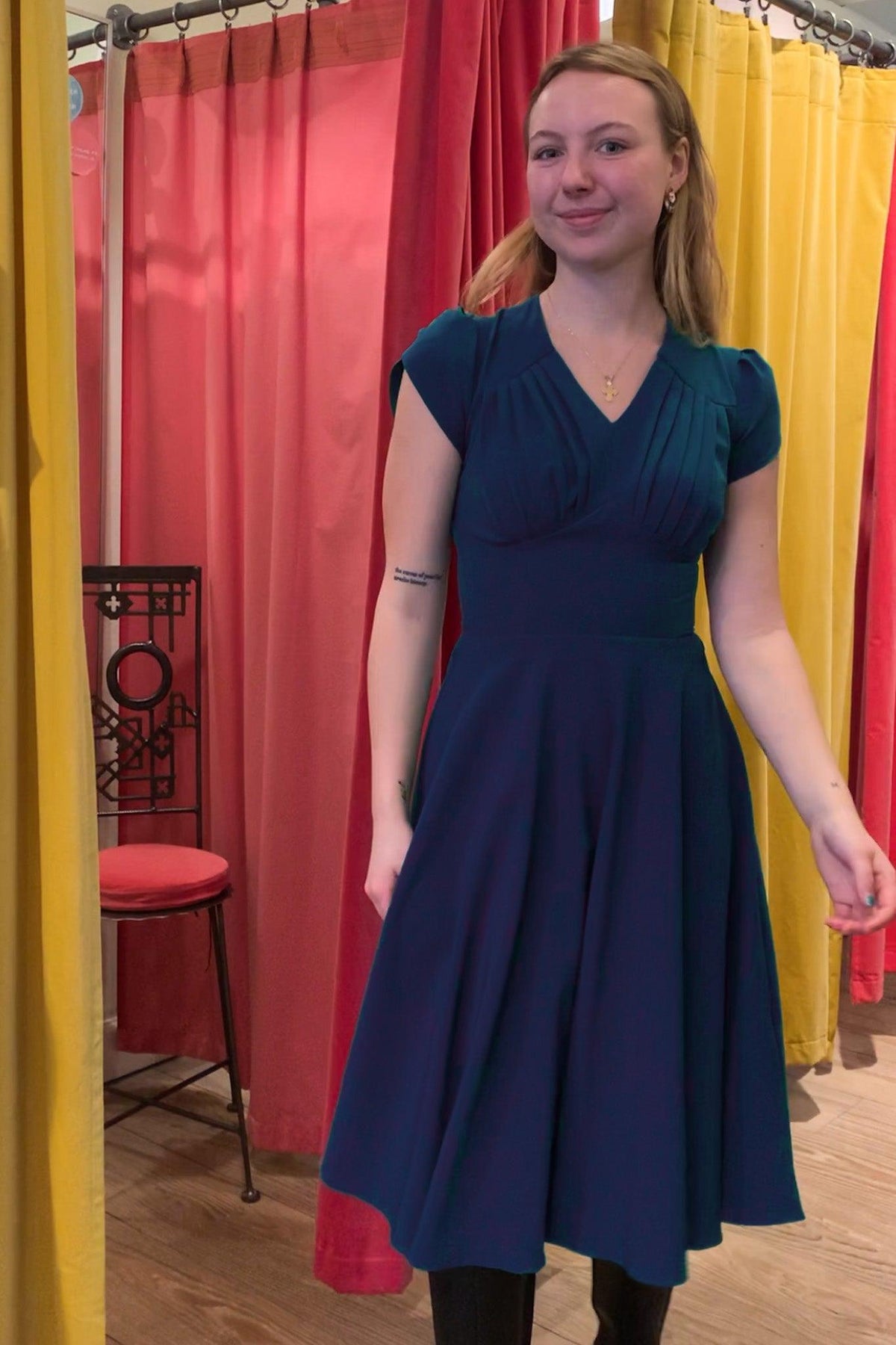 Blå swing kjole i fra Pretty Retro - Gratis fragt! – Sophies.dk