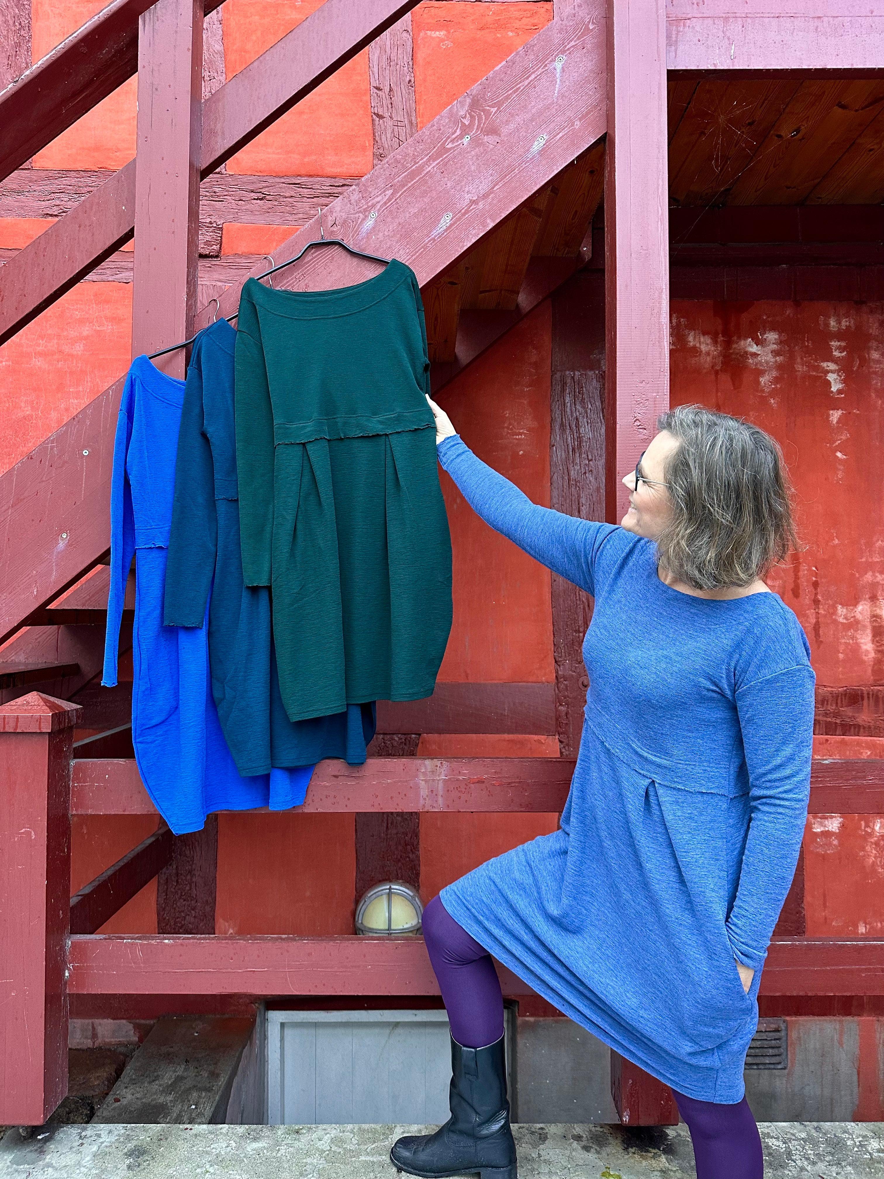 Blusbar Uldkjole M. Læg #farve_cobalt-blue