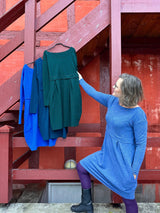 Blusbar Uldkjole M. Læg #farve_cobalt-blue