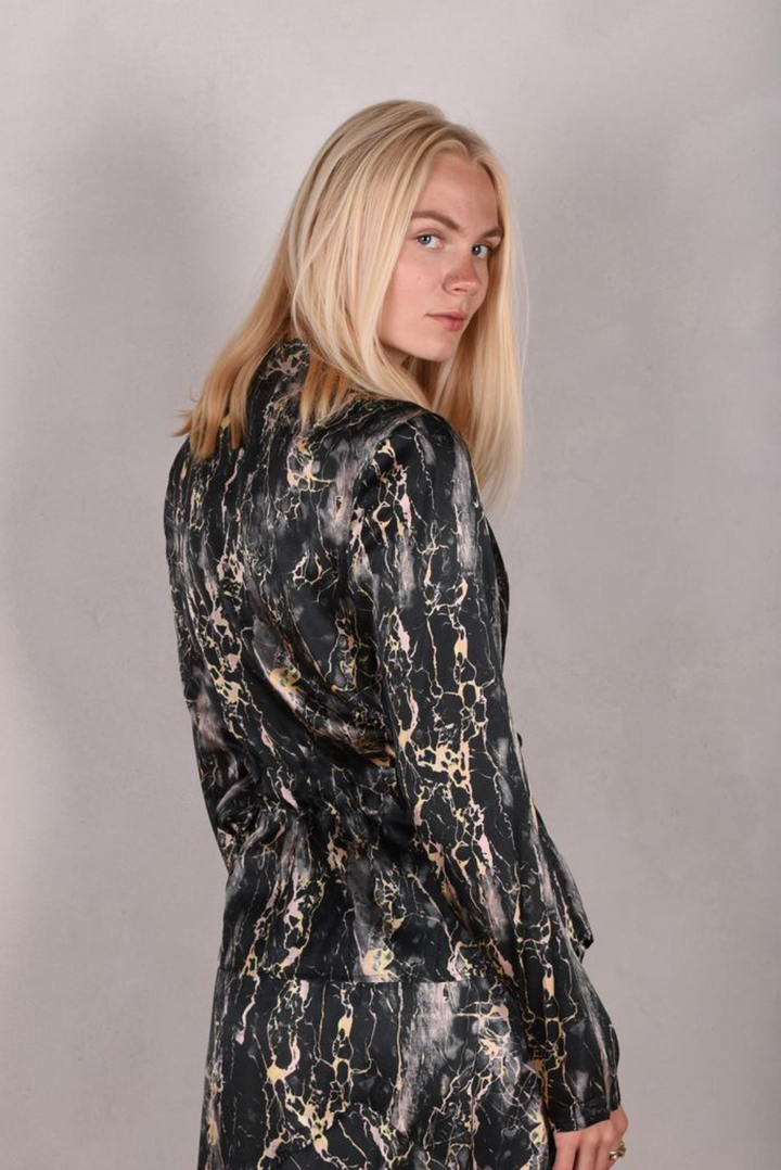 Tone Barker Wrafty Blouse Marble Black-Tone Barker-Sophies.dk