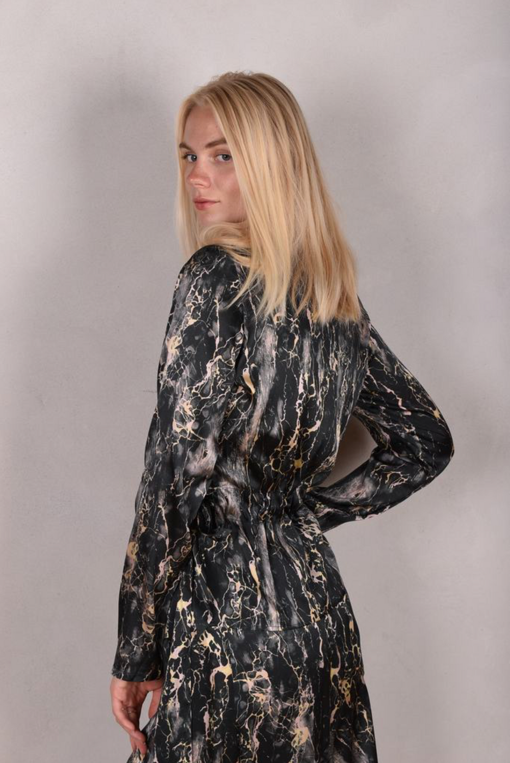 Tone Barker Wrafty Blouse Marble Black-Tone Barker-Sophies.dk